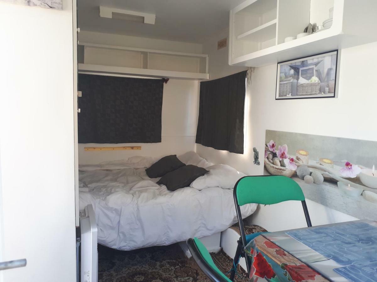 Petite Caravane Deux Places Saint-Corneille Exterior foto